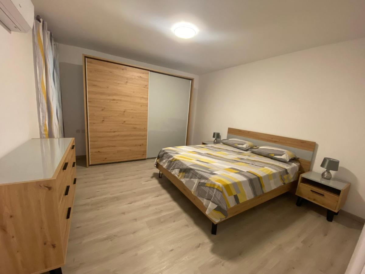 Modern Apartment With Large Outdoor Area - Sleeps 7, Close To Malta International Airport Luqa Exterior foto